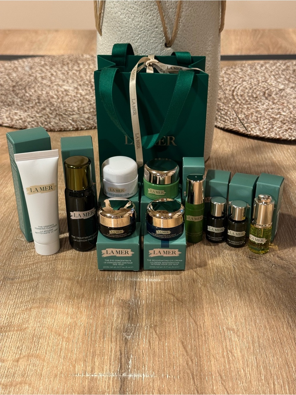 New La Mer 10pc full regimen skin care set. Soft cream, concentrate and more